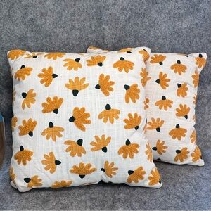 EUC Floral Tufted Accent Pillow Set White/Gold/Green Cottagecore MCM Retro Boho